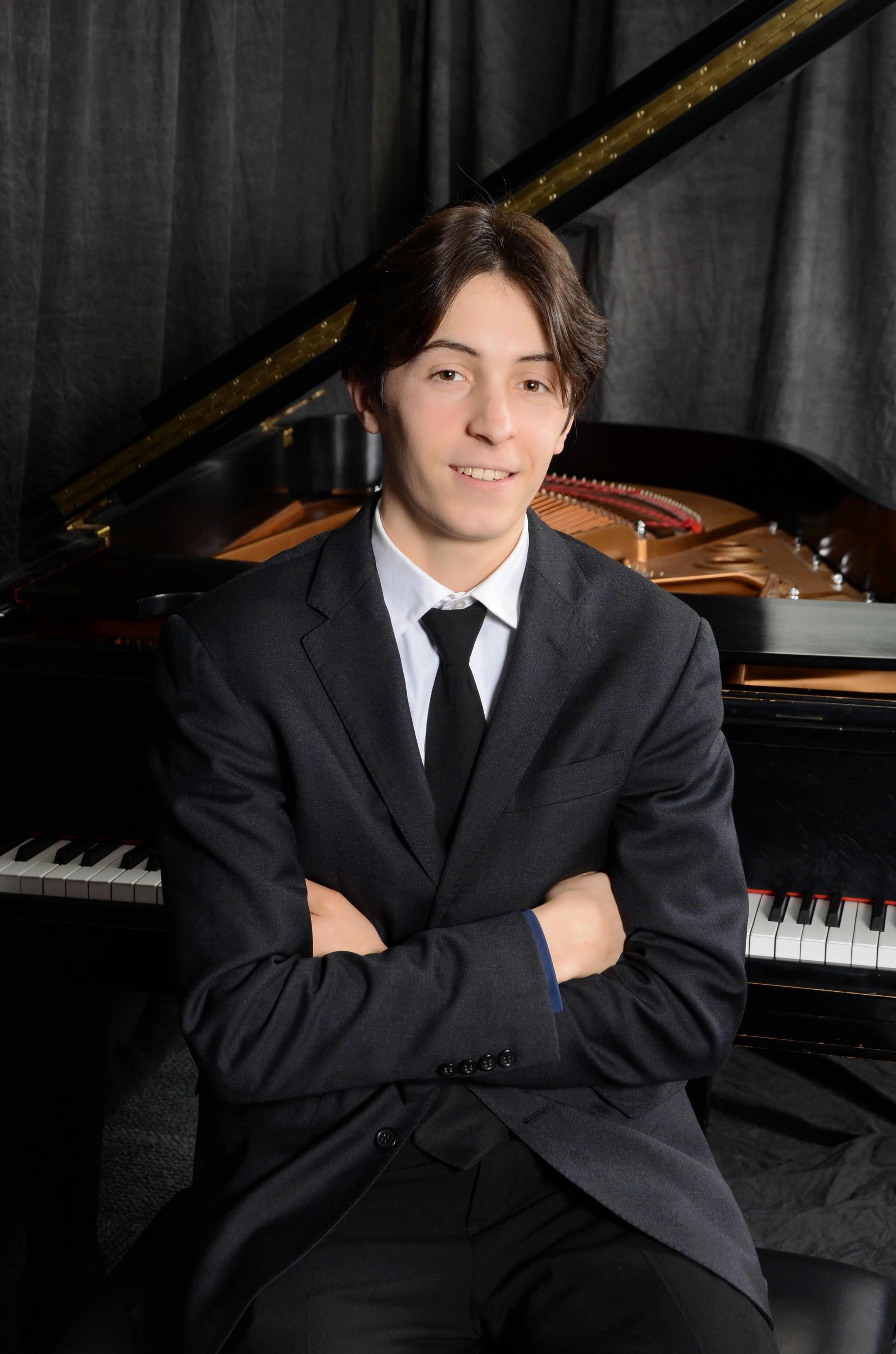 Luke Soneral conducting